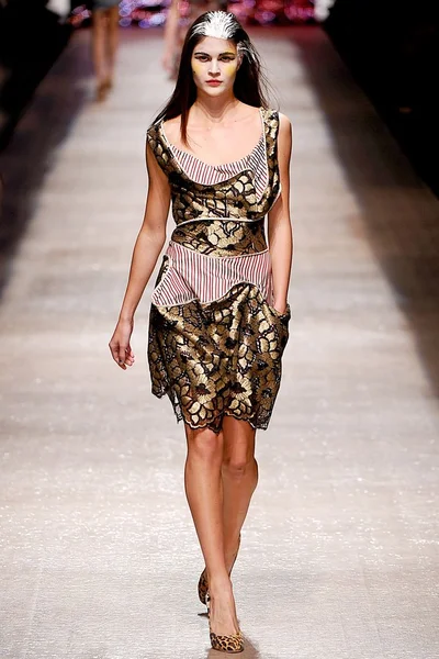 Look 32